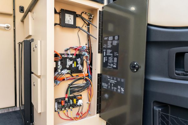 KdpdOgmQ-0bqChnBwTm 2025 Mercedes-Benz Sprinter 3500XD Ultimate Toys Coach