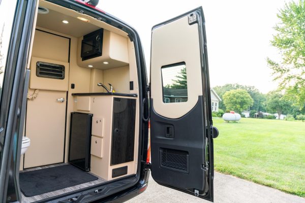 KdpdOgmQ-BUpXAToheU 2025 Mercedes-Benz Sprinter 3500XD Ultimate Toys Coach