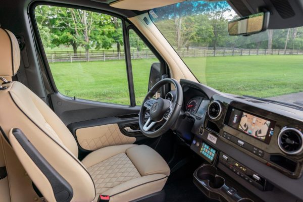 Q-a8Y 2025 Mercedes-Benz Sprinter 3500XD Ultimate Toys Coach